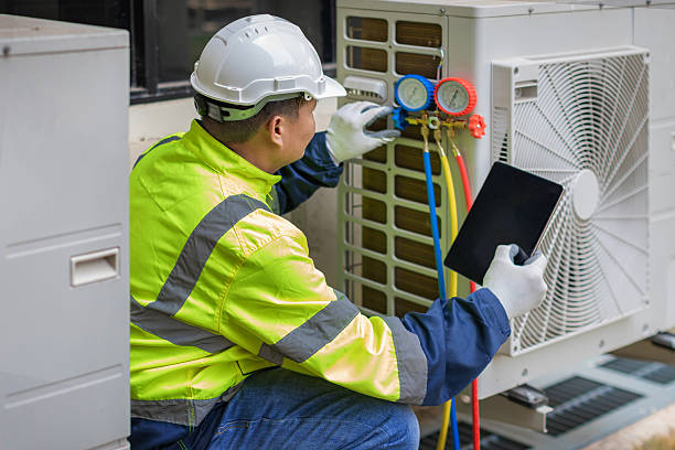 Professional Hvac technician working in Indiantown, FL
